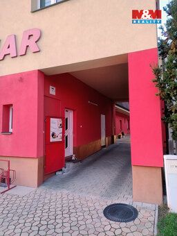 Nabízíme k pronájmu obchodní prostory nacházející se na lukr
