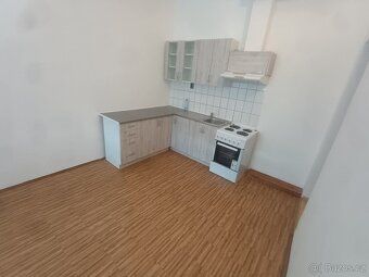 Byt ve zděném domě poblíž zastávky MHD. Pronájem bytu v prvn