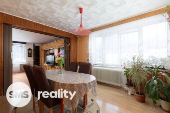 Hledáte dům, kde mohou pohodlně bydlet dvě rodiny? Nebo míst