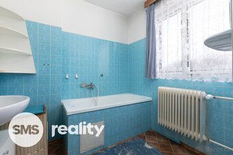 Hledáte dům, kde mohou pohodlně bydlet dvě rodiny? Nebo míst