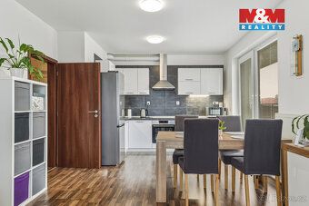 Nabízíme k dlouhodobému pronájmu moderní byt 2+kk o podlahov