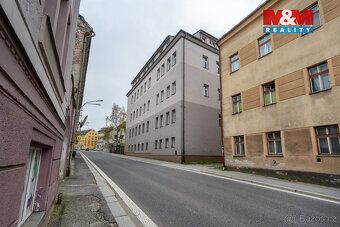 Nabízíme k pronájmu prostorný byt o dispozici 3+kk a podlaho