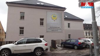 Nabízíme k pronájmu prostorný byt o dispozici 3+kk a podlaho