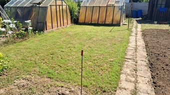 Nabízíme za odstupné zahradu o výměře 150 m2 v zahrádkářské 