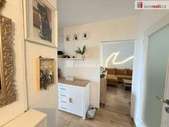 +služby 4000,-Kč( voda, topeni) elektřina a plyn si nájemník