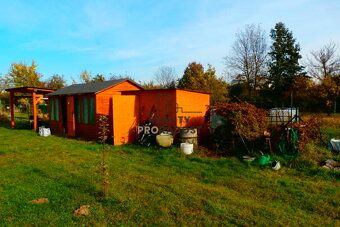 Nabízíme k prodeji rovinatou zahradu u náhonu řeky Dyje za s