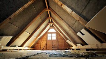 Nabízím k prodeji oplocený pozemek o výměře 3 909 m² v klidn