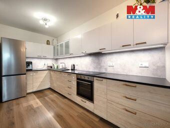 Nabízíme k pronájmu prostorný byt 3+kk o užitné ploše 86 m² 