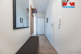 Nabízíme k prodeji slunný byt o dispozici 3+kk s balkónem a 