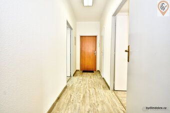 Nabízíme k pronájmu prostorné komerční prostory v klidné a s