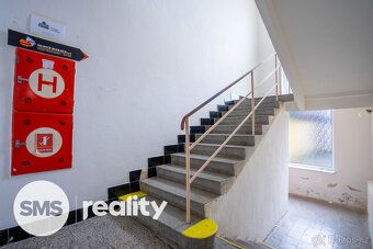 Pronájem kanceláří / skladů v administrativní budově
Nabízím