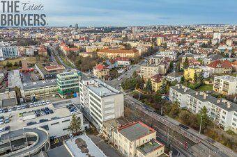 Nabízíme Vám k pronájmu reprezentativní komerční prostor o c
