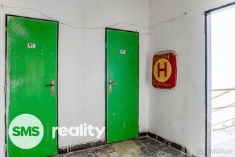 Nabízíme k pronájmu obchodní nebo skladové prostory o celkov