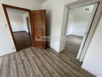 Předmětem pronájmu je prostorný byt o velikosti 3+1 s balkon