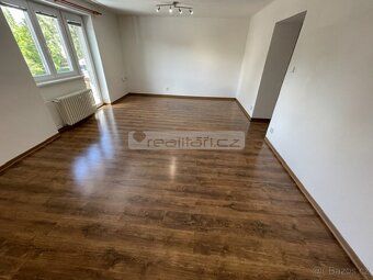 Předmětem pronájmu je prostorný byt o velikosti 3+1 s balkon