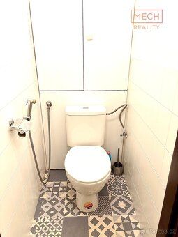 Nabízíme k pronájmu útulný byt o velikosti 2 + kk, situovaný