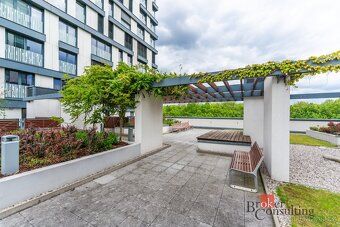 Pronájem bytu 1+KK 39 m2 se sklepem / Apartment 1+KK (1-bedr