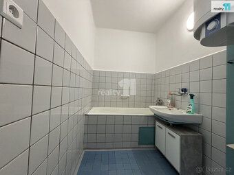 + služby 4100,- , pronájem bytu 2+1 se třemi lodžiemi ve vyh