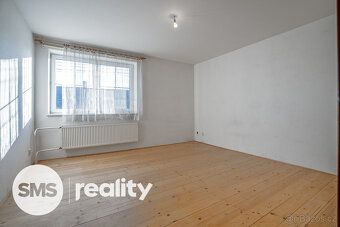 Jedna nemovitost, mnoho možností. Prostorný cihlový dům s ví