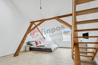 Nabízíme k pronájmu výjimečný dvoupodlažní byt v centru Bene