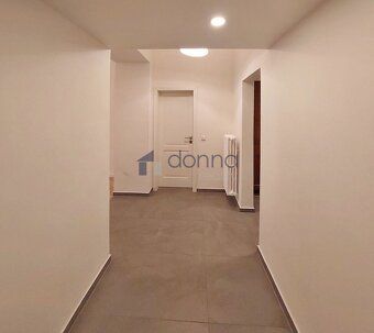 Nabízíme k pronájmu zrekonstruovaný byt 3+kk, 95 m2, v 1. pa