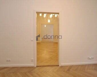 Nabízíme k pronájmu zrekonstruovaný byt 3+kk, 95 m2, v 1. pa