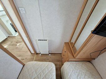 Pěkný celoroční dům dovezený z Anglie . Dvojskla v oknech a 