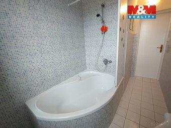 Nabízíme k pronájmu prostorný byt 3+1 ve Fulneku. Byt se nac