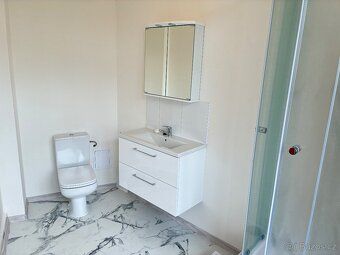 Pronájem bez provize RK! Nabízíme k pronájmu byt 1+KK na hla