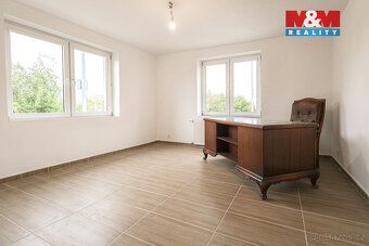 Ve výhradním zastoupení nabízíme k prodeji komerční dům v Ja