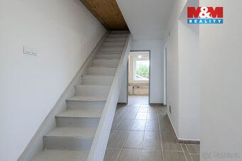 Ve výhradním zastoupení nabízíme k prodeji komerční dům v Ja