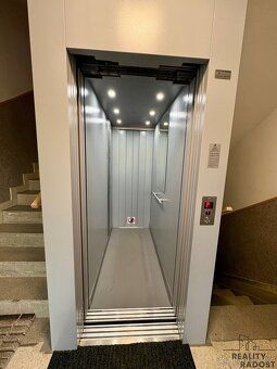 Hledáte prostorný byt s balkónem pro vlastní bydlení nebo ja