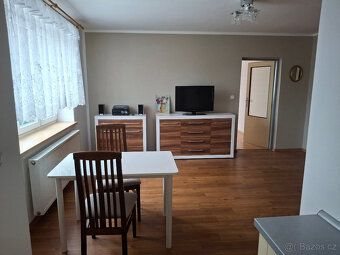 Nabízím pronájem bytu v přízemí rodinného domu 2+KK o výměř 