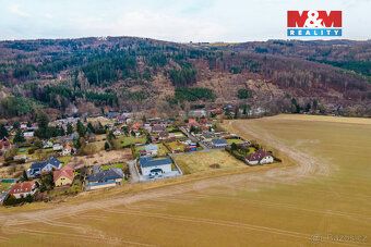 Hledáte stavební pozemek nedaleko od Prahy, kde si můžete po