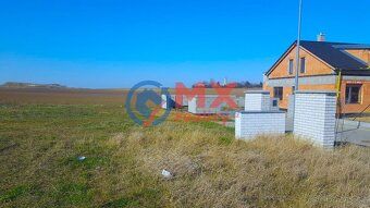 I offer for sale a building plot in residential area of family houses with an area of 697 m2…