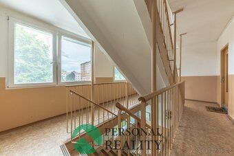 Ref. No. 03076 We offer for sale a beautiful and spacious apartment of dispo