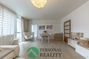 Ref. No. 03076 We offer for sale a beautiful and spacious apartment of dispo