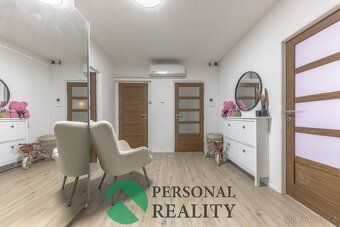 Ref. No. 03076 We offer for sale a beautiful and spacious apartment of dispo