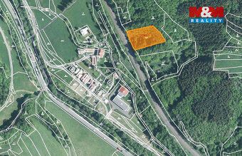 Nabízíme k prodeji prostorný pozemek o výměře 2937 m², nachá