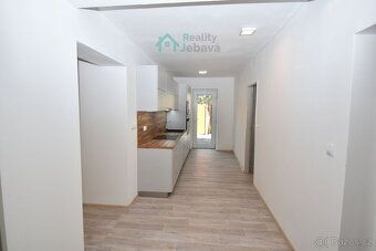 We offer for sale an accessible family house with a total area of 