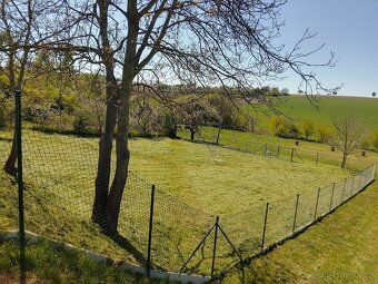 Nabízím k pronájmu krásnou slunnou zahradu, cca 1300m2, na p