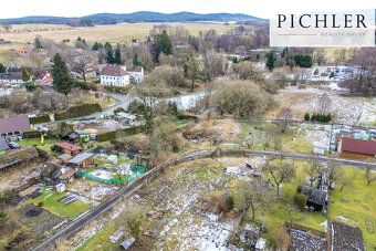 Looking for a building plot near the village center with an access road?