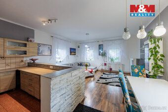 LARGE DISCOUNT!!! We offer for sale a spacious family house in a quiet part of the village of Vojkovice.