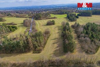 Nabízíme k prodeji celkem 19 parcel o výměře 39 063 m², nach