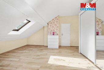 Nabízíme na prodej rodinný dům o dvou bytových jednotkách s 