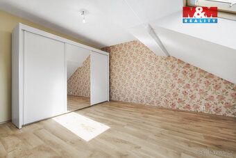 Nabízíme na prodej rodinný dům o dvou bytových jednotkách s 