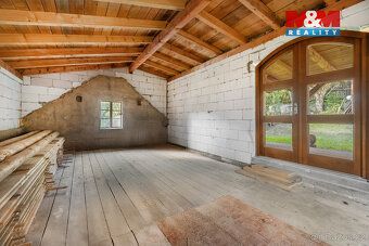 For sale large house with garden in village Horní Police.