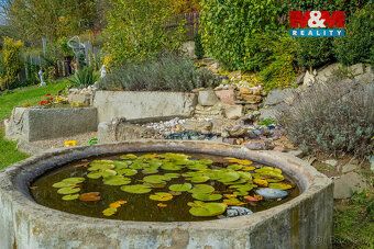 For sale large house with garden in village Horní Police.