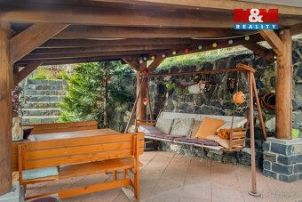 For sale large house with garden in village Horní Police.