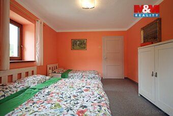 We offer you a unique house with distinctive charm located in the heart of the village of Merklin.